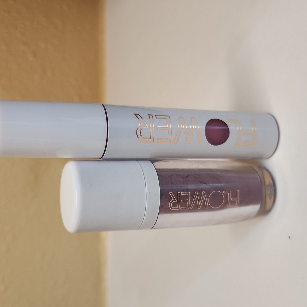Lot(2) POWDER LIP COLOUR & LACA DE LABIOS